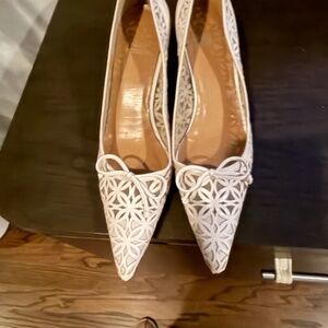 STUART WEITZMAN "LACE EFFECT" POINTED TOE IVORY PUMP SIZE 8M